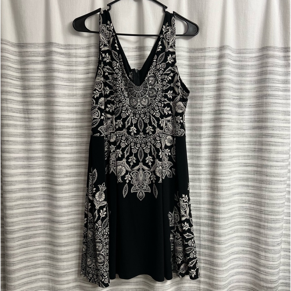 VENUS A-line sleeveless dress.  Size M/L